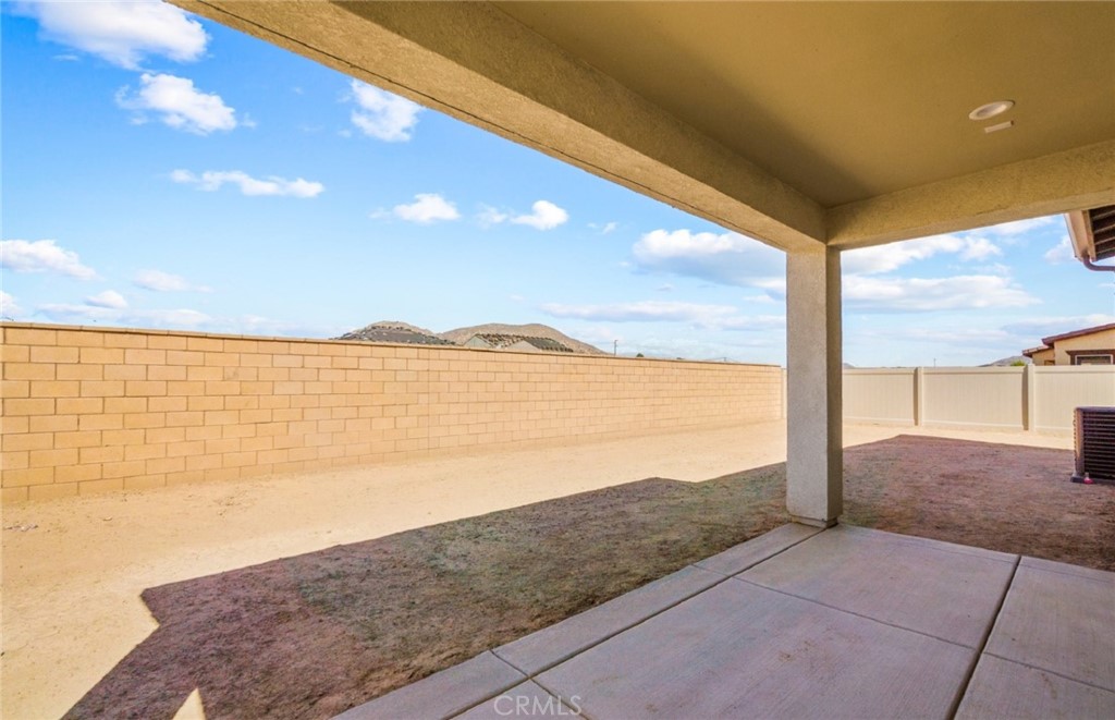 784 Sawgrass Street Perris, CA 92571 - Photo 4 of 46 a view of ocean from a balcony