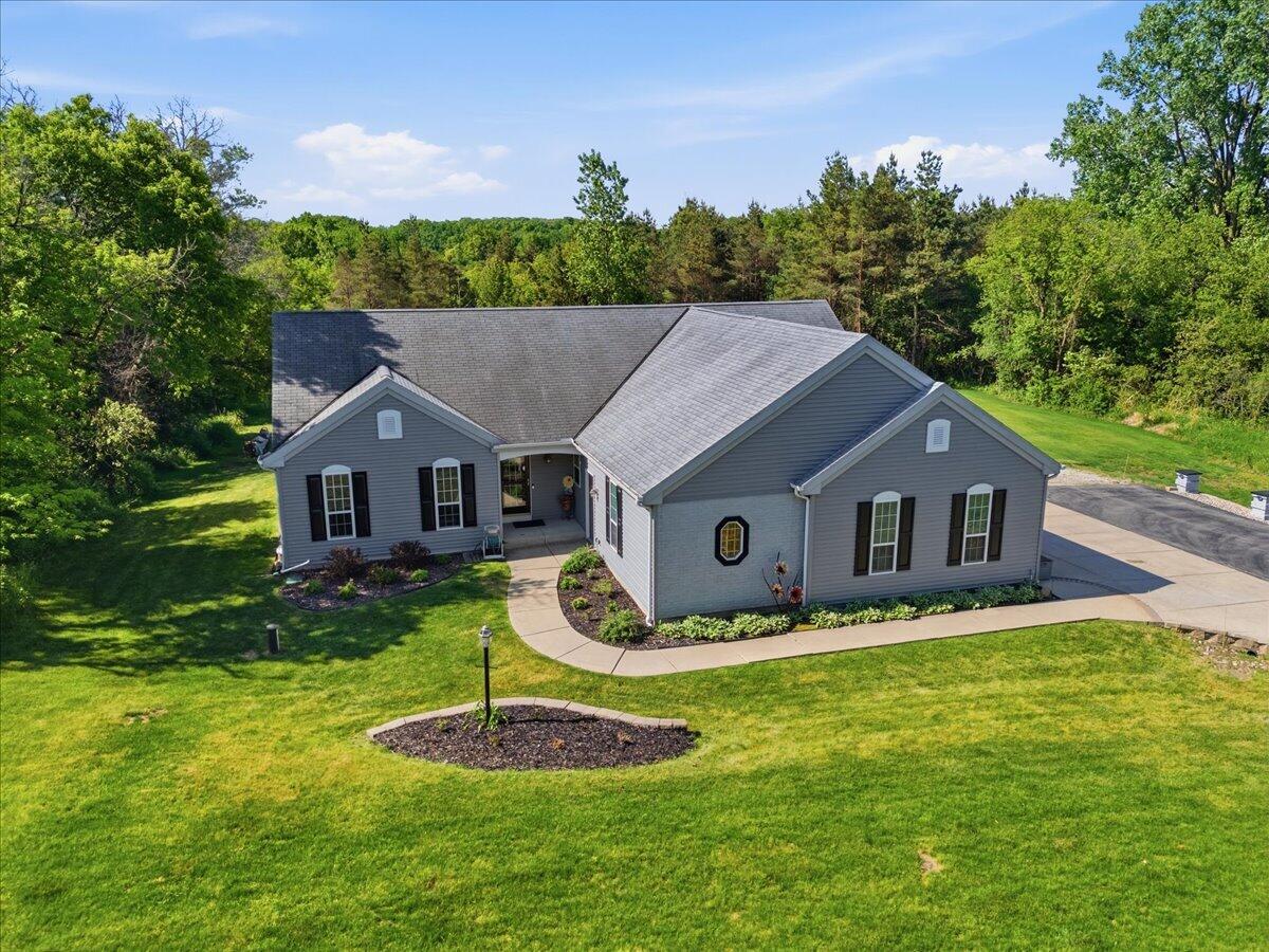 10155 West Oakwood Road Franklin, WI 53132 - Photo 39 of 40 Ready for new owners
