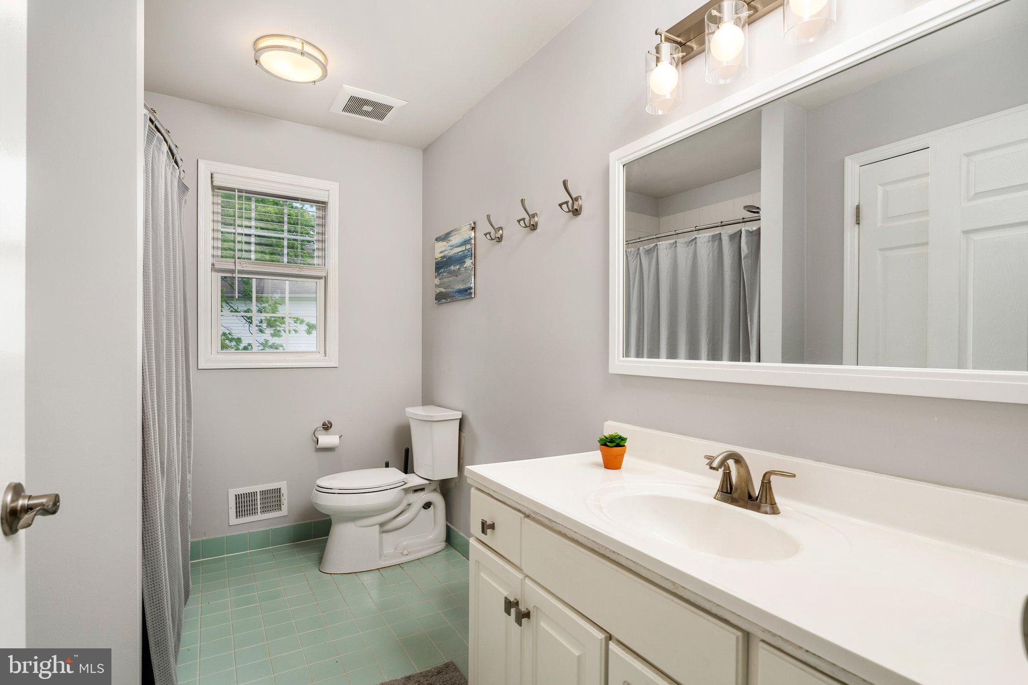 27 Andover Way Hamilton, NJ 08610 - Photo 22 of 30 Full Bath Upper Level