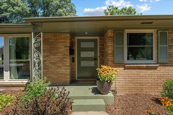 $4,500 | 2121 East Madison Street, South Bend, IN 46617