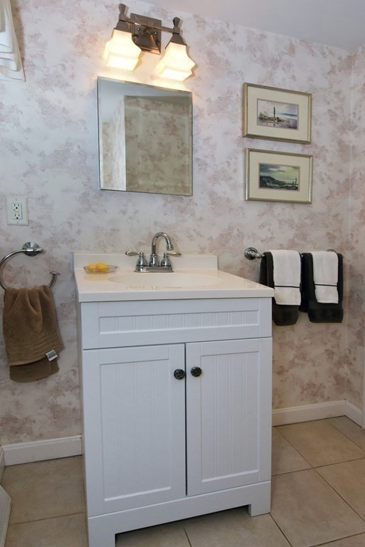 225 Main Street Boxford, MA 01921 - Photo 11 of 22