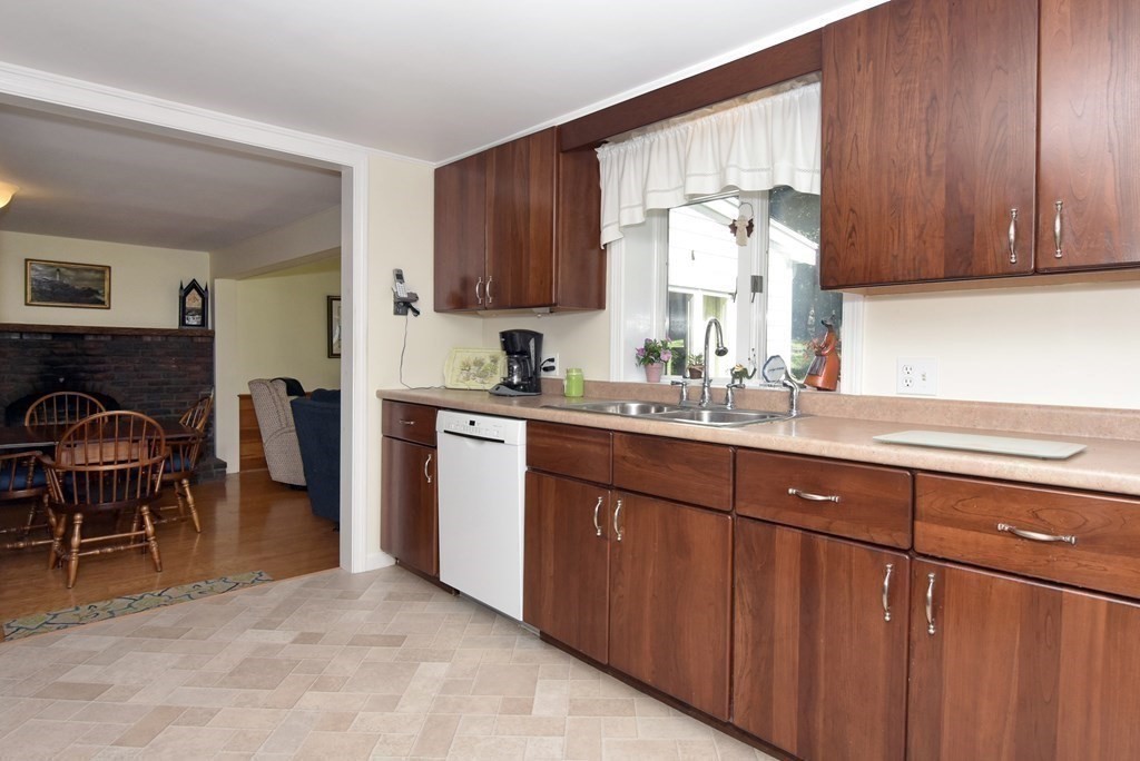 225 Main Street Boxford, MA 01921 - Photo 5 of 22