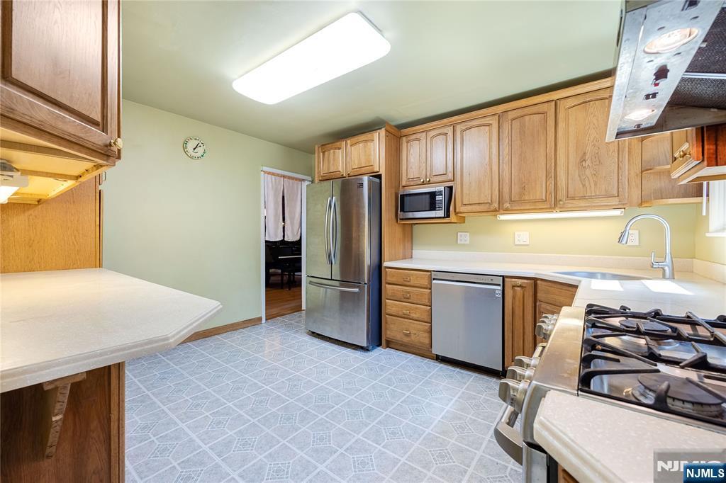 11 Sunset Road Demarest, NJ 07627 - Photo 13 of 44