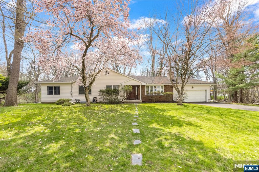 11 Sunset Road Demarest, NJ 07627 - Photo 2 of 44