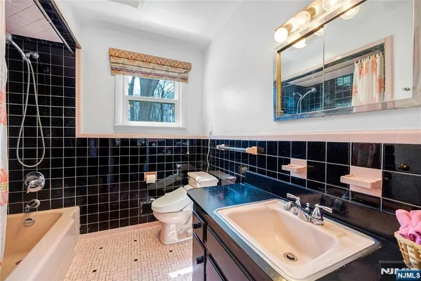 $1,100,000 | 11 Sunset Road, Demarest, NJ 07627