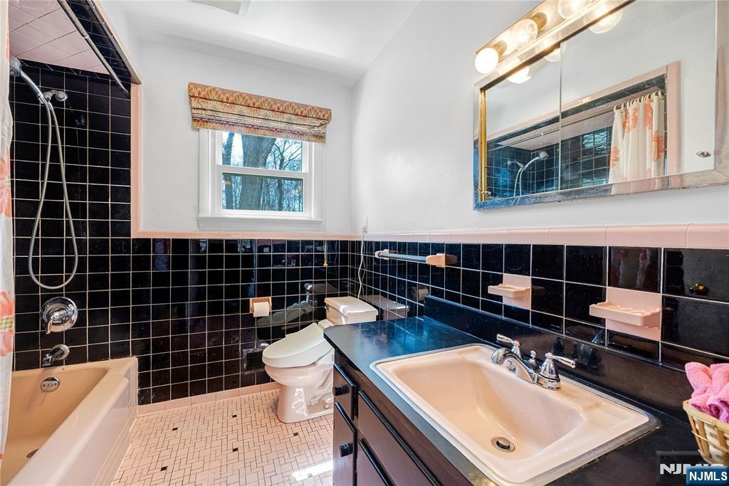 11 Sunset Road Demarest, NJ 07627 - Photo 25 of 44