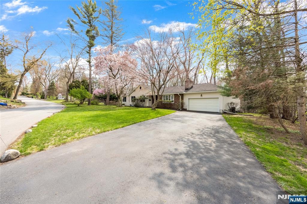 11 Sunset Road Demarest, NJ 07627 - Photo 3 of 44