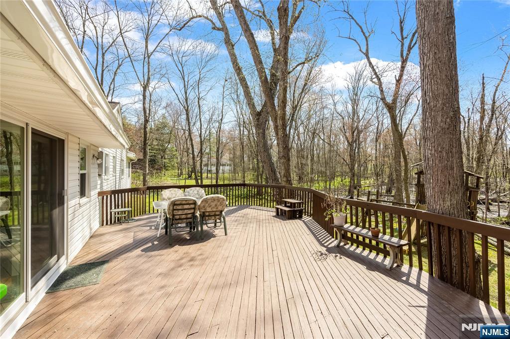 11 Sunset Road Demarest, NJ 07627 - Photo 35 of 44