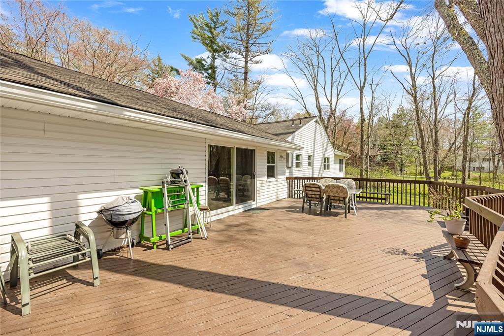 11 Sunset Road Demarest, NJ 07627 - Photo 36 of 44