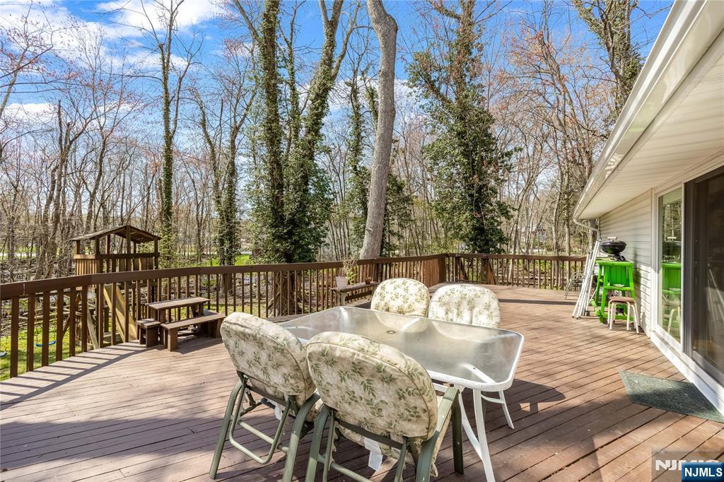 11 Sunset Road Demarest, NJ 07627 - Photo 37 of 44