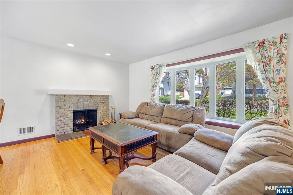 11 Sunset Road Demarest, NJ 07627 - Photo 6 of 44