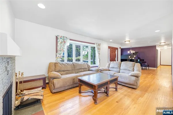 $1,100,000 | 11 Sunset Road, Demarest, NJ 07627