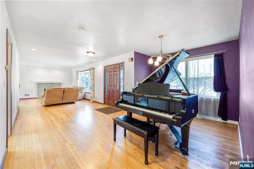 11 Sunset Road Demarest, NJ 07627 - Photo 8 of 44