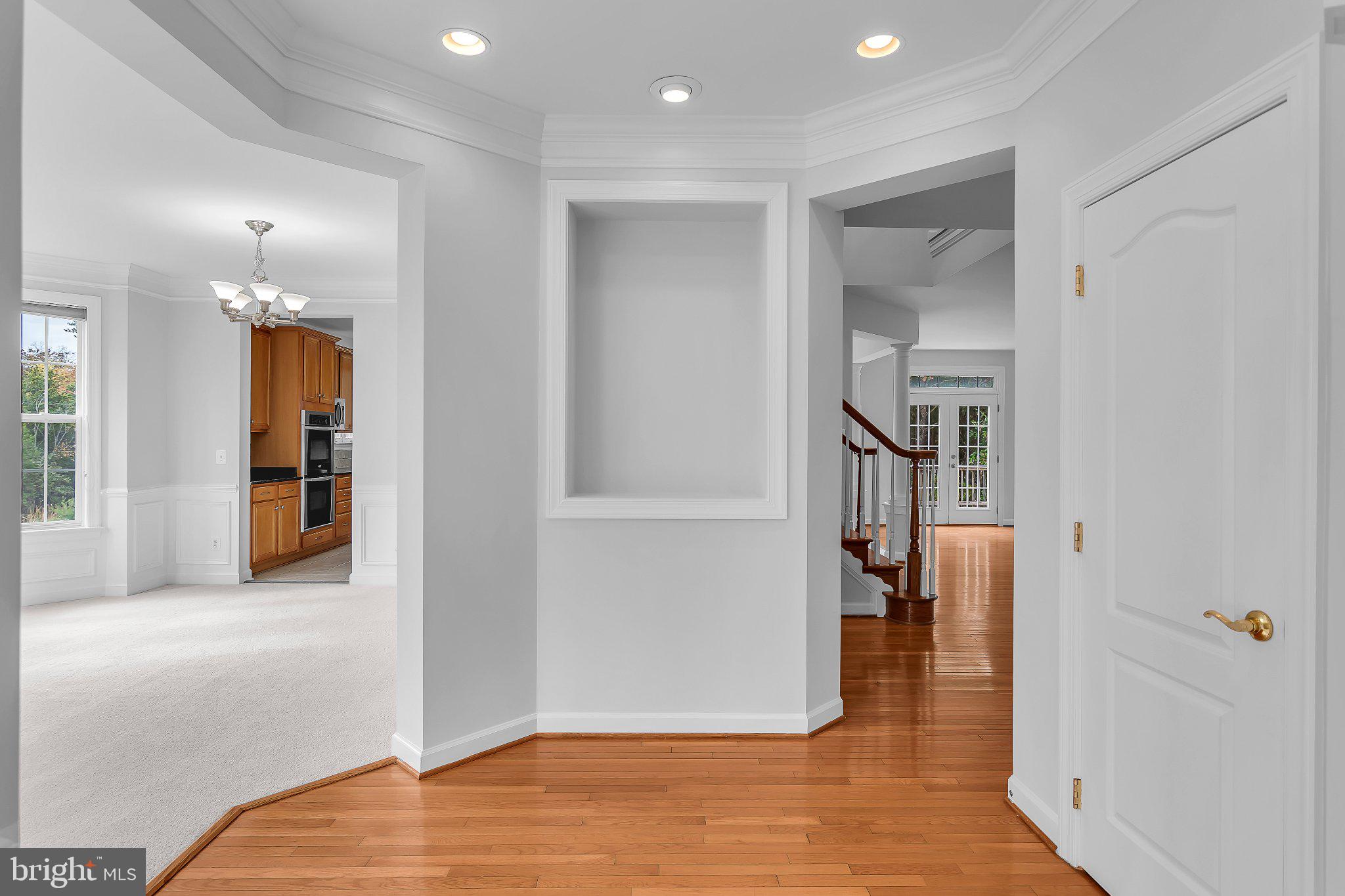 22855 Oakgrove Road Sterling, VA 20166 - Photo 3 of 15 Foyer
