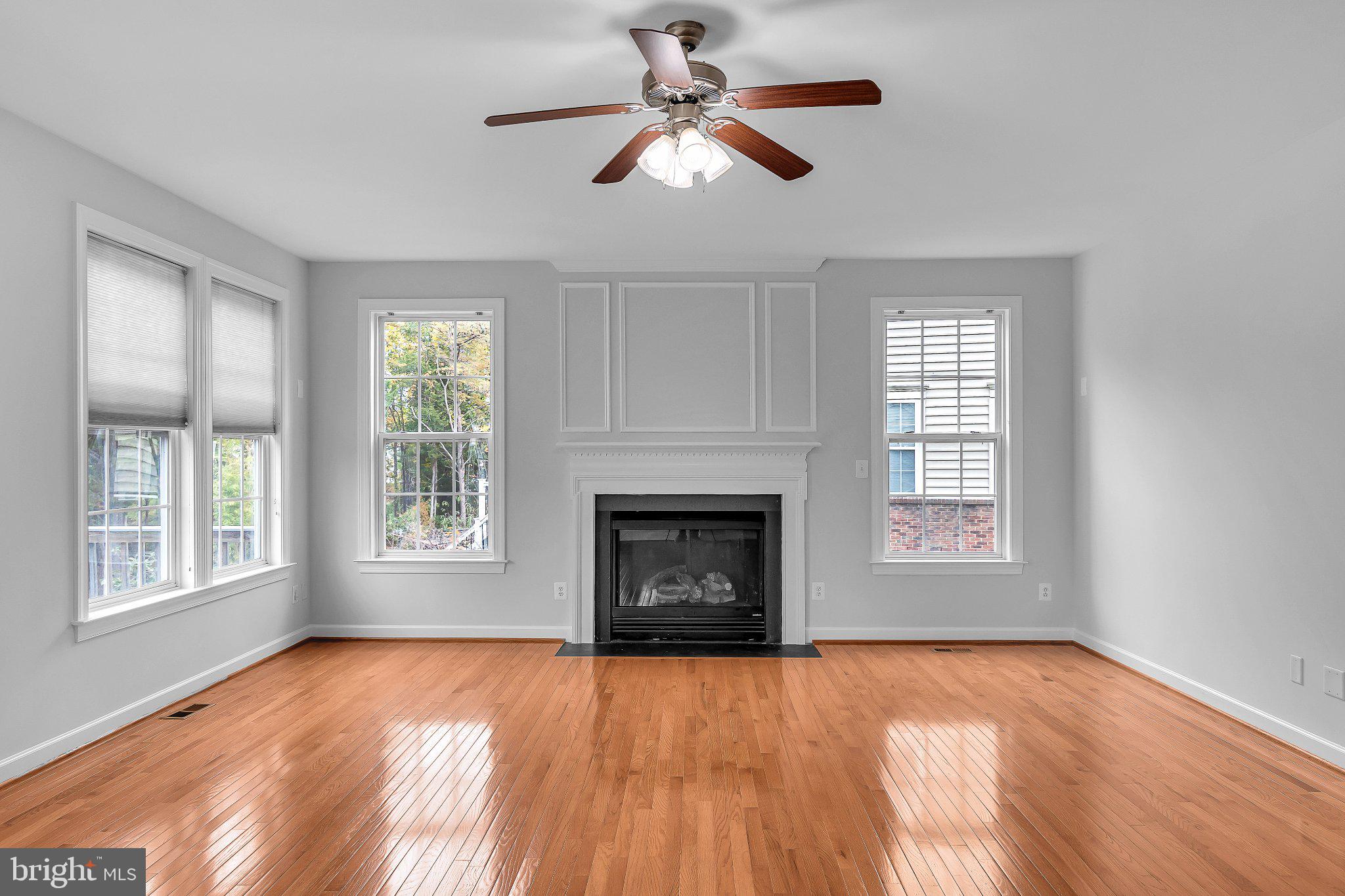 22855 Oakgrove Road Sterling, VA 20166 - Photo 5 of 15 Family Room