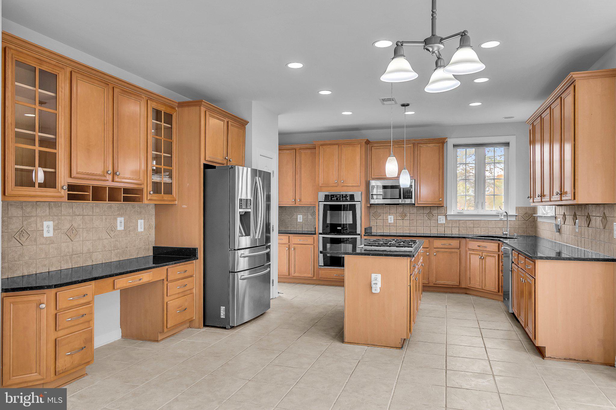 22855 Oakgrove Road Sterling, VA 20166 - Photo 6 of 15 Kitchen