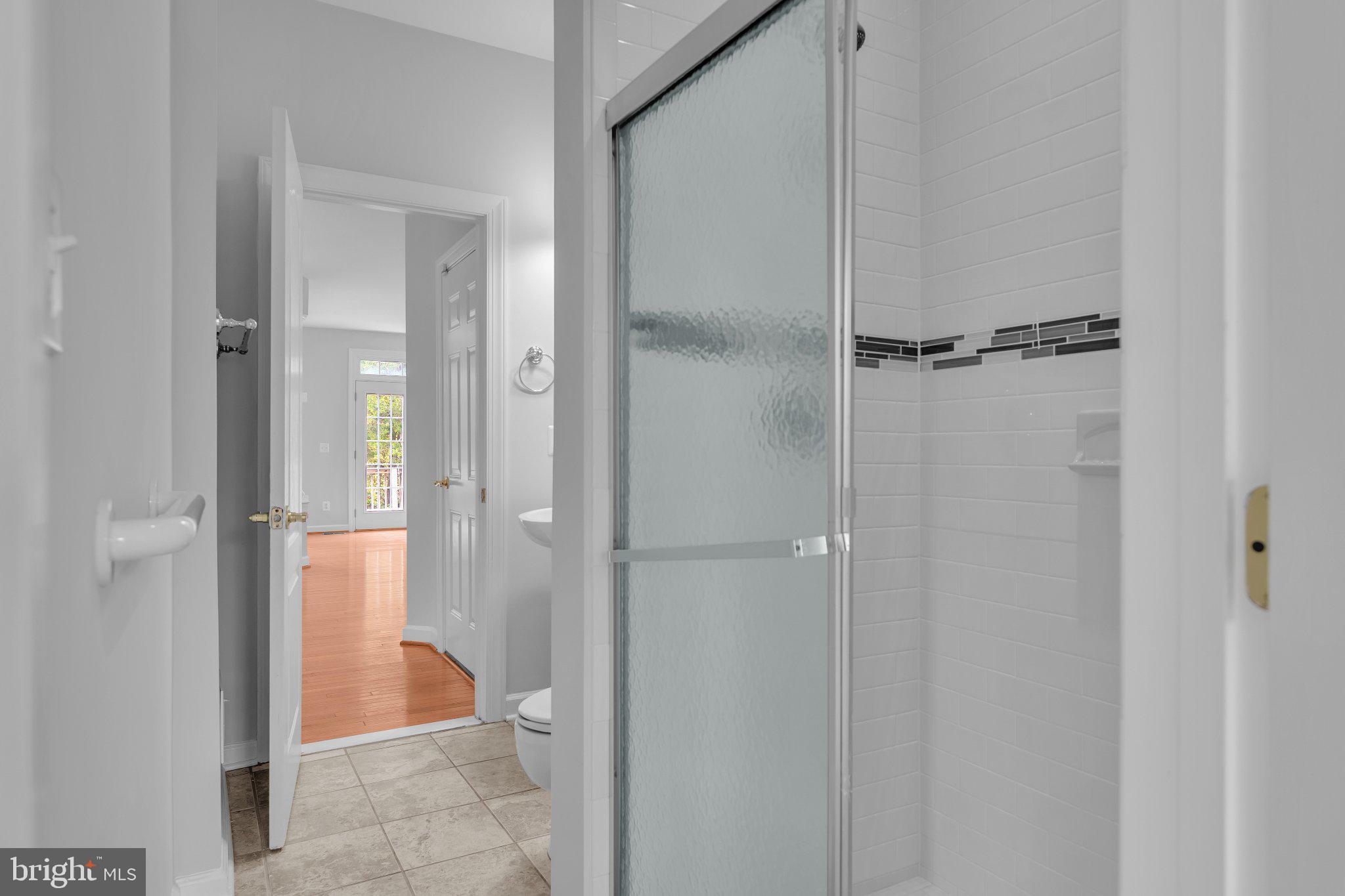 22855 Oakgrove Road Sterling, VA 20166 - Photo 10 of 15 Main level Bathroom-full shower