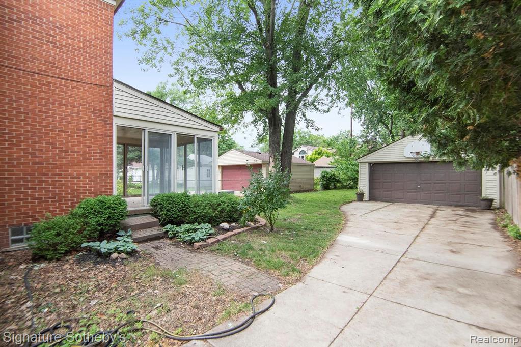 1964 Prestwick Road Grosse Pointe, MI 48236 - Photo 29 of 37