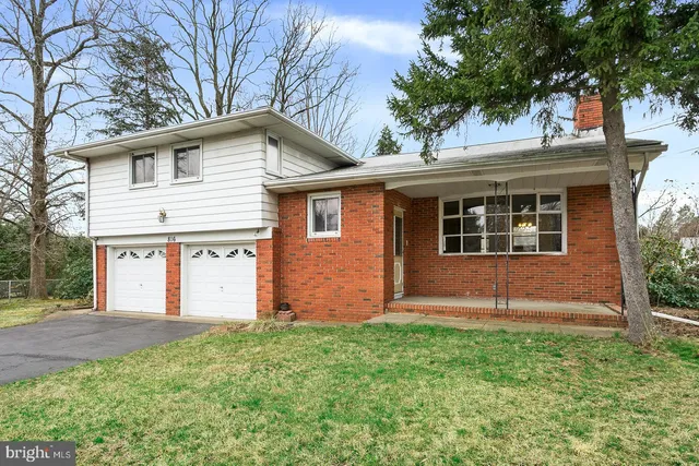 a front view of house with yard