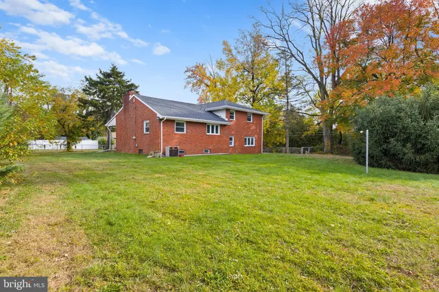 a view of a house with a big yard