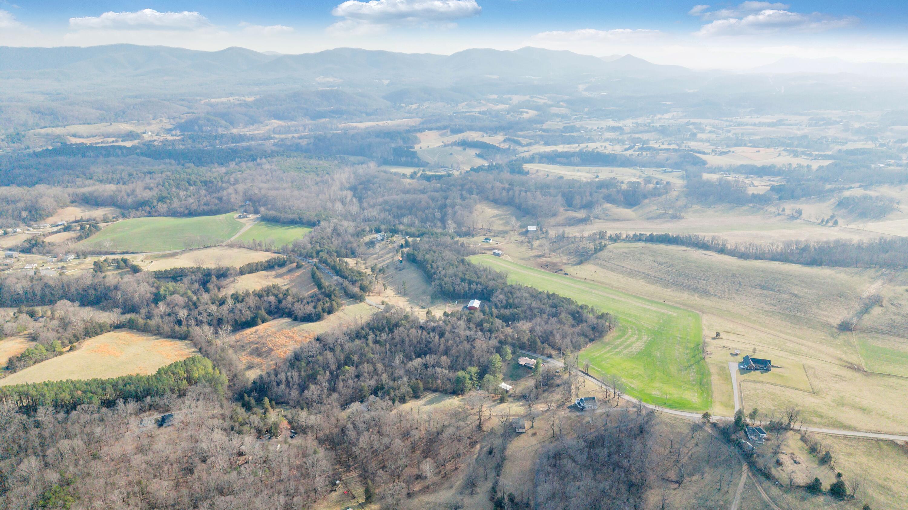 3770 Blue Ridge Turnpike Fincastle, VA 24090 - Photo 19 of 36 a view of a city