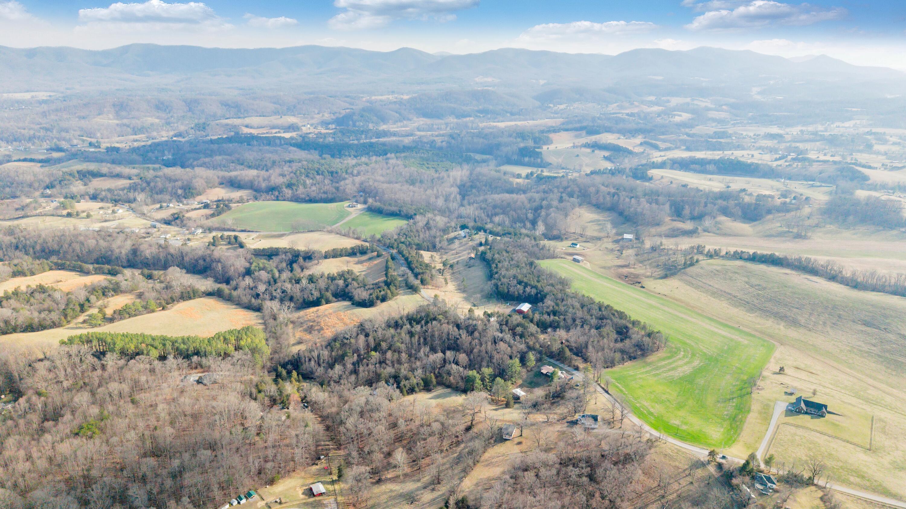 3770 Blue Ridge Turnpike Fincastle, VA 24090 - Photo 20 of 36 a view of a city with an ocean