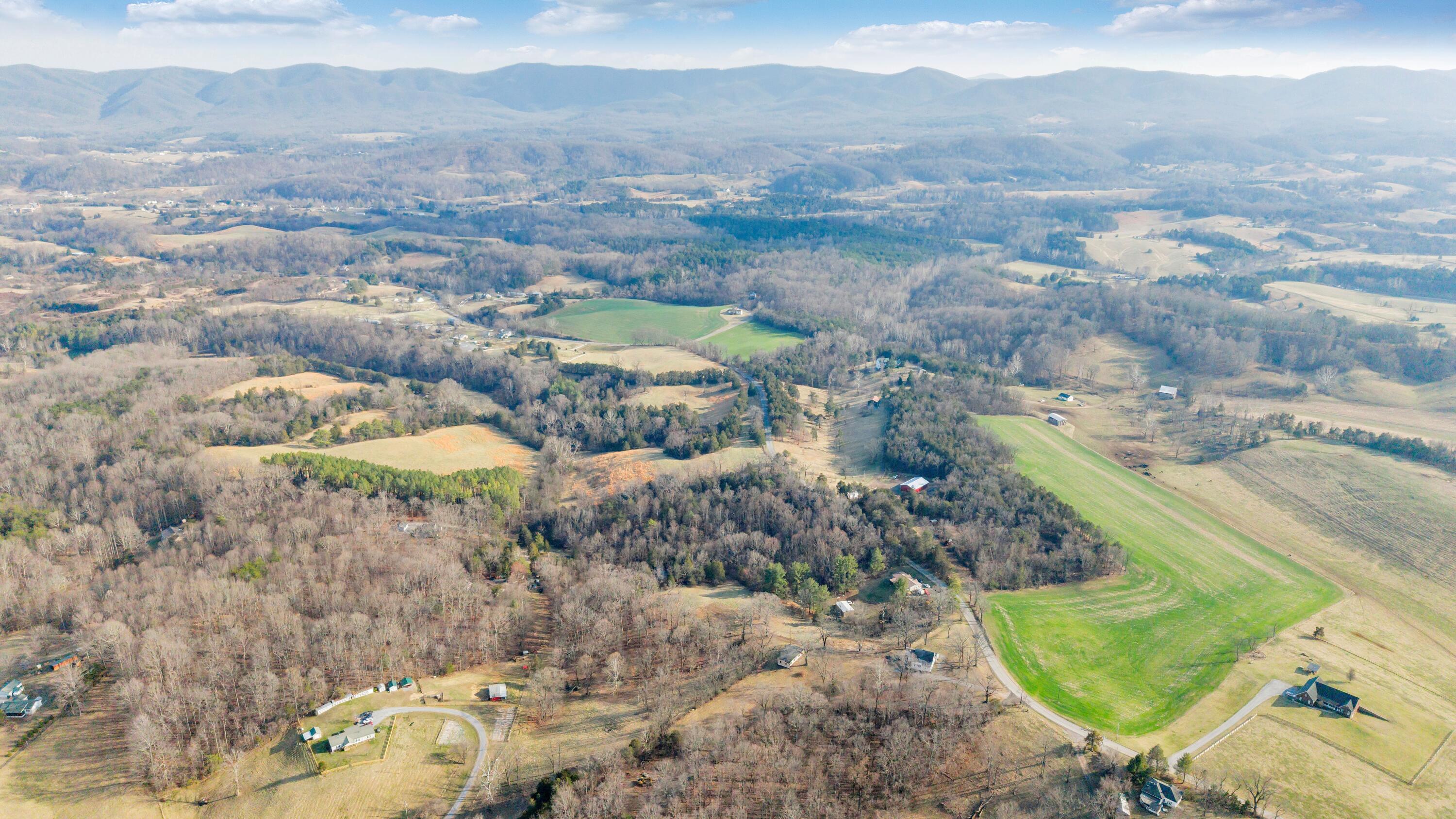 3770 Blue Ridge Turnpike Fincastle, VA 24090 - Photo 21 of 36 a view of outdoor space and city view
