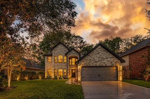 $425,000 | 13731 Fountainview Drive, Montgomery, TX 77356