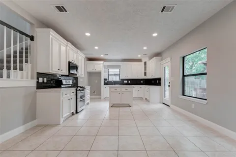 $425,000 | 13731 Fountainview Drive, Montgomery, TX 77356