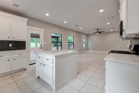$425,000 | 13731 Fountainview Drive, Montgomery, TX 77356