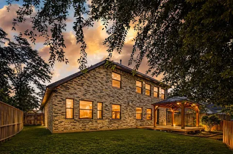 $425,000 | 13731 Fountainview Drive, Montgomery, TX 77356