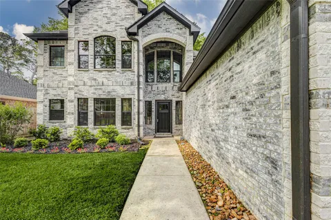 $425,000 | 13731 Fountainview Drive, Montgomery, TX 77356