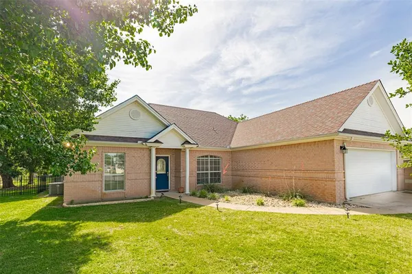 $349,000 | 1503 South College Avenue, Decatur, TX 76234