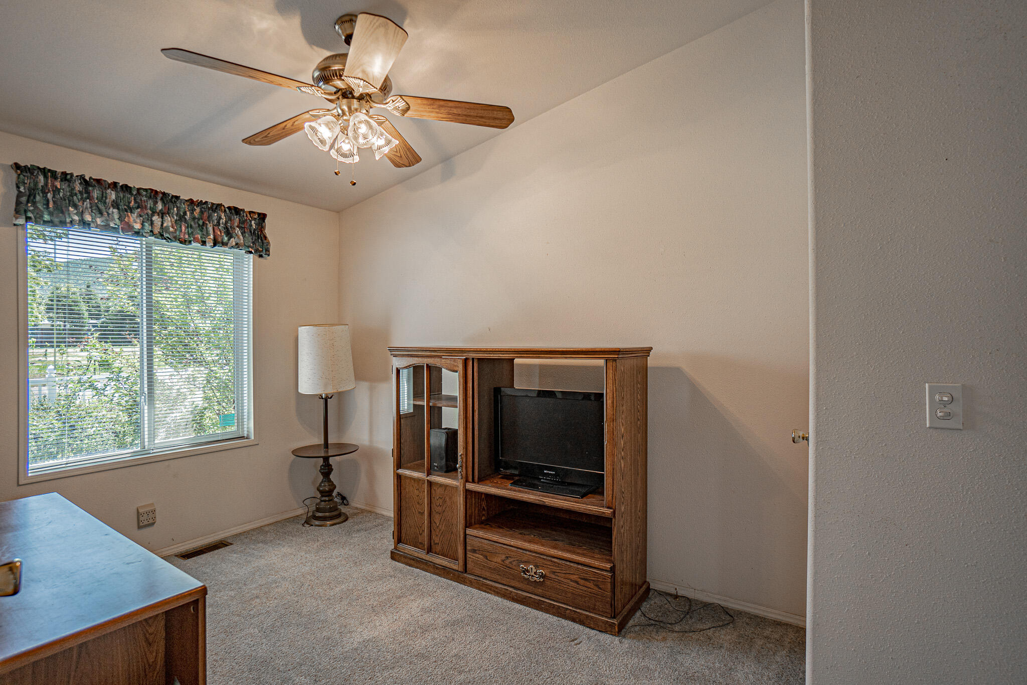 445 Lani Way Talent, OR 97540 - Photo 11 of 27 DSC05016-HDR