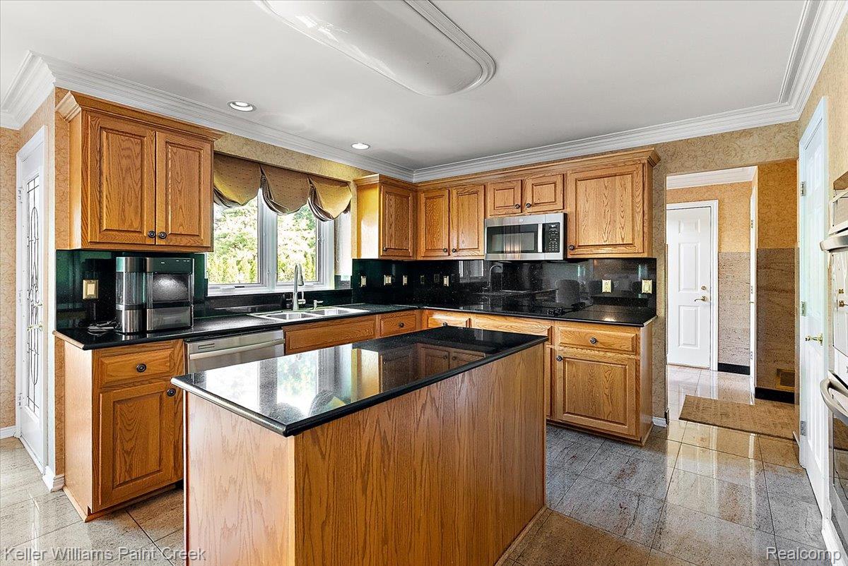 13150 Rhea Court Utica, MI 48315 - Photo 21 of 79 35-13150 Rhea-35.jpg