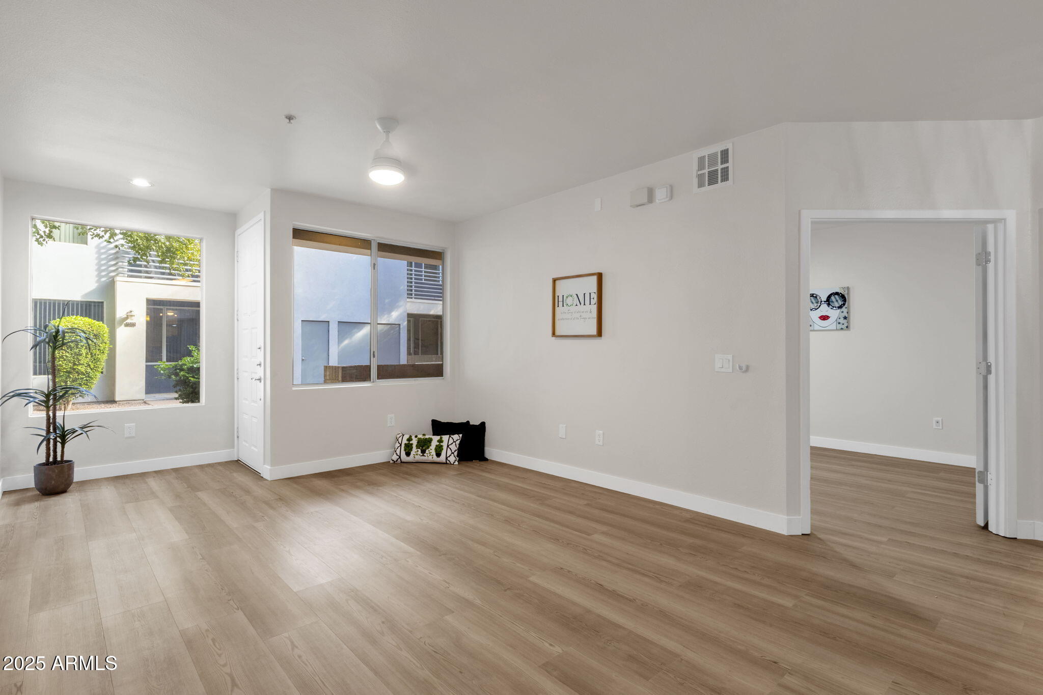 3633 North 3rd Avenue, Unit 1059 Phoenix, AZ 85013 - Photo 8 of 49 Family Room