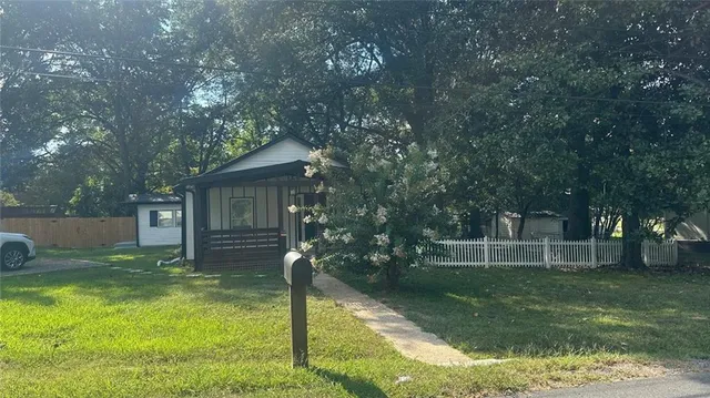 a house that is sitting in the grass