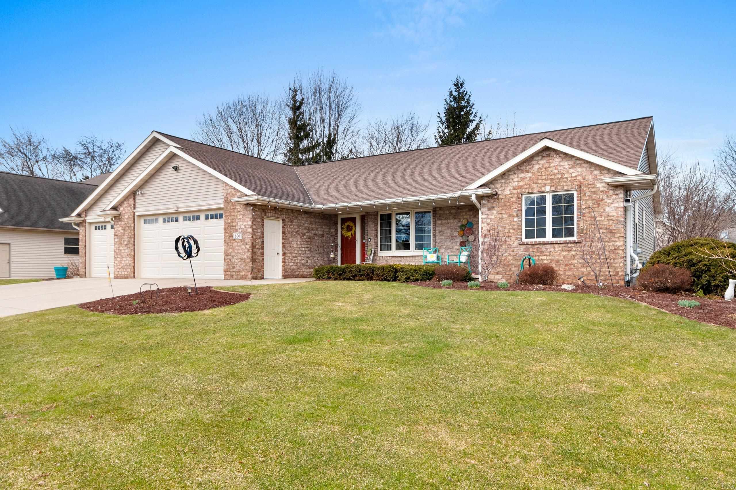 801 South Pinecrest Road Green Bay, WI 54313 - Photo 1 of 64