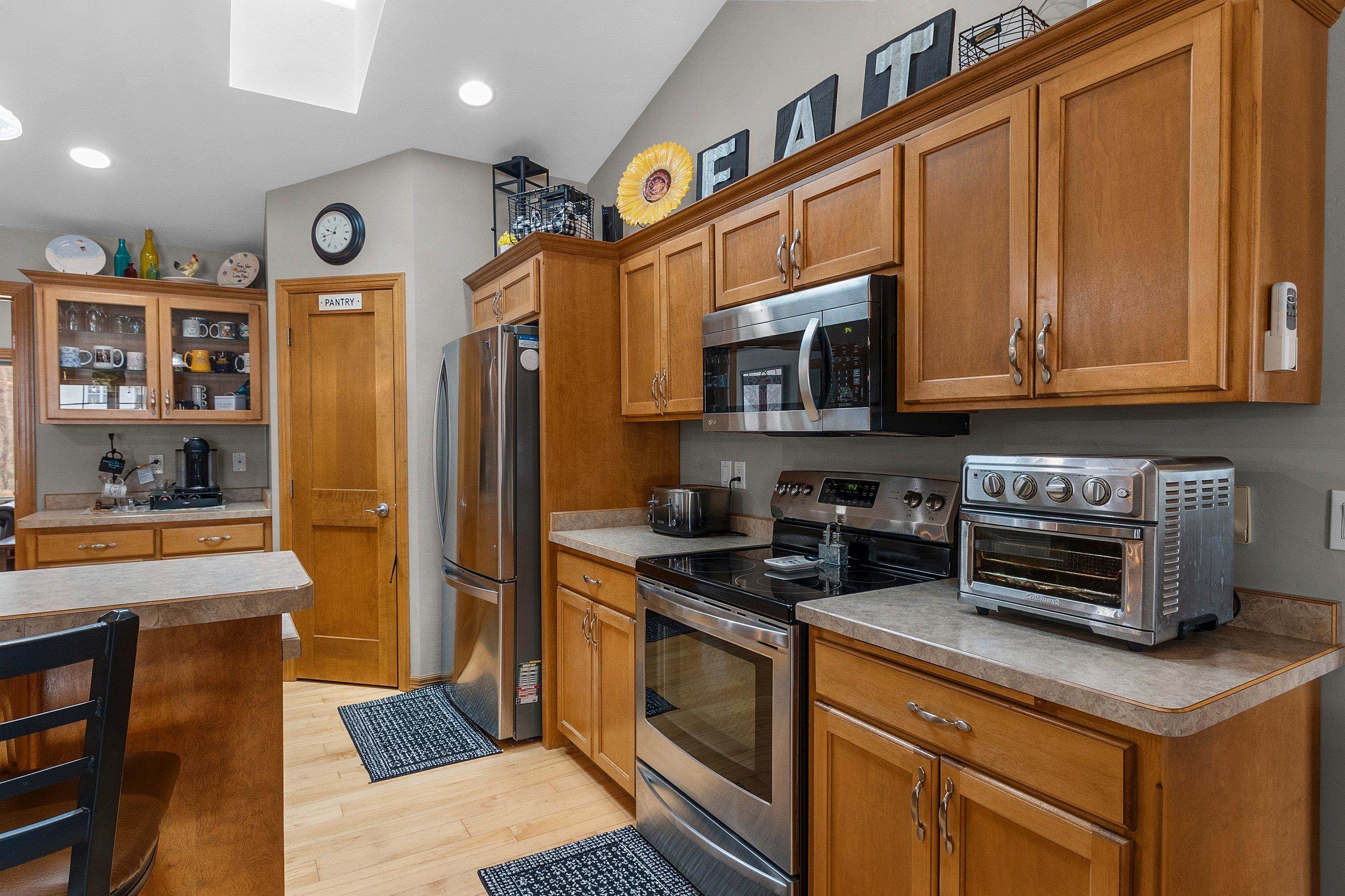 801 South Pinecrest Road Green Bay, WI 54313 - Photo 12 of 64