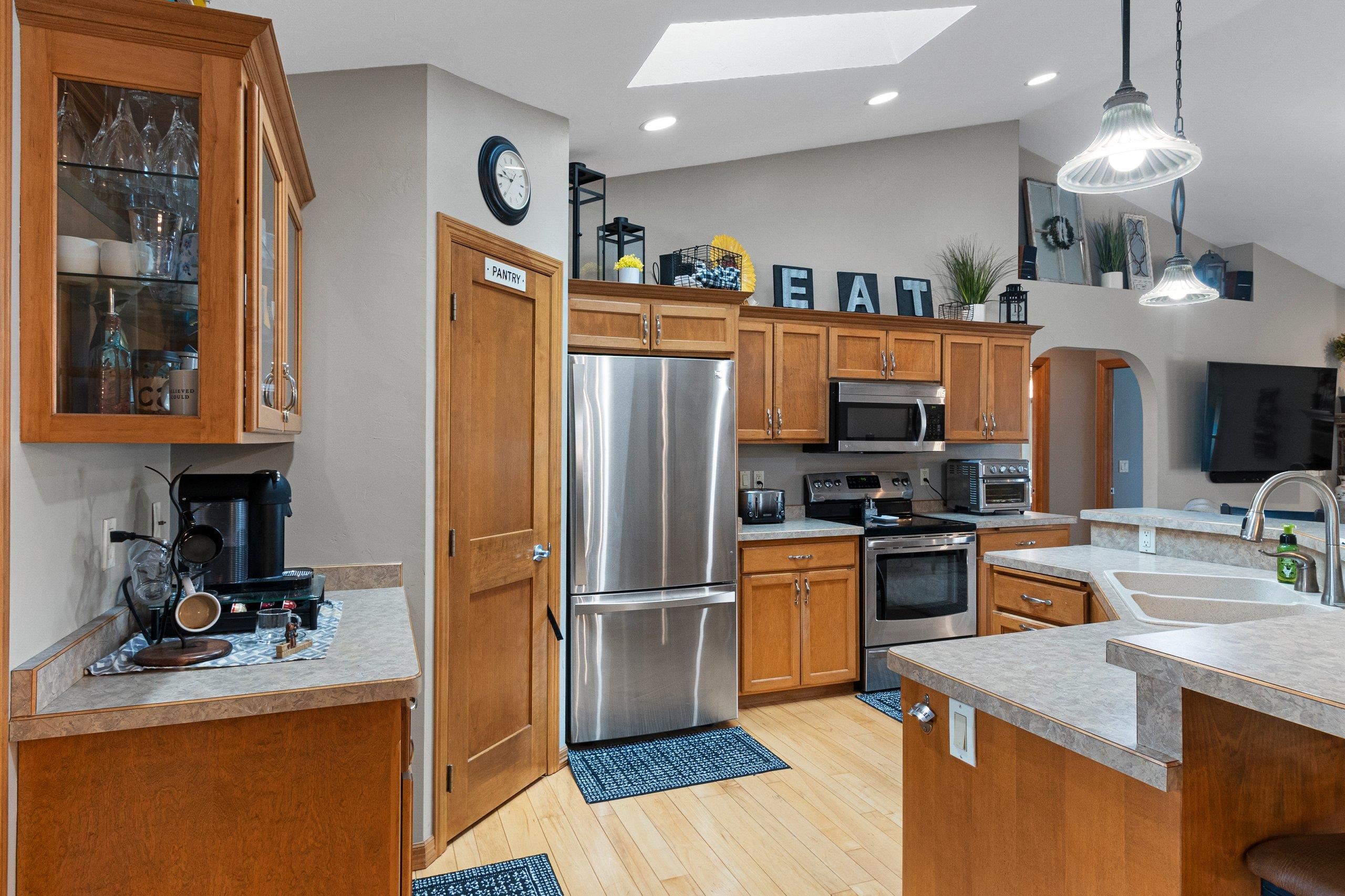 801 South Pinecrest Road Green Bay, WI 54313 - Photo 13 of 64