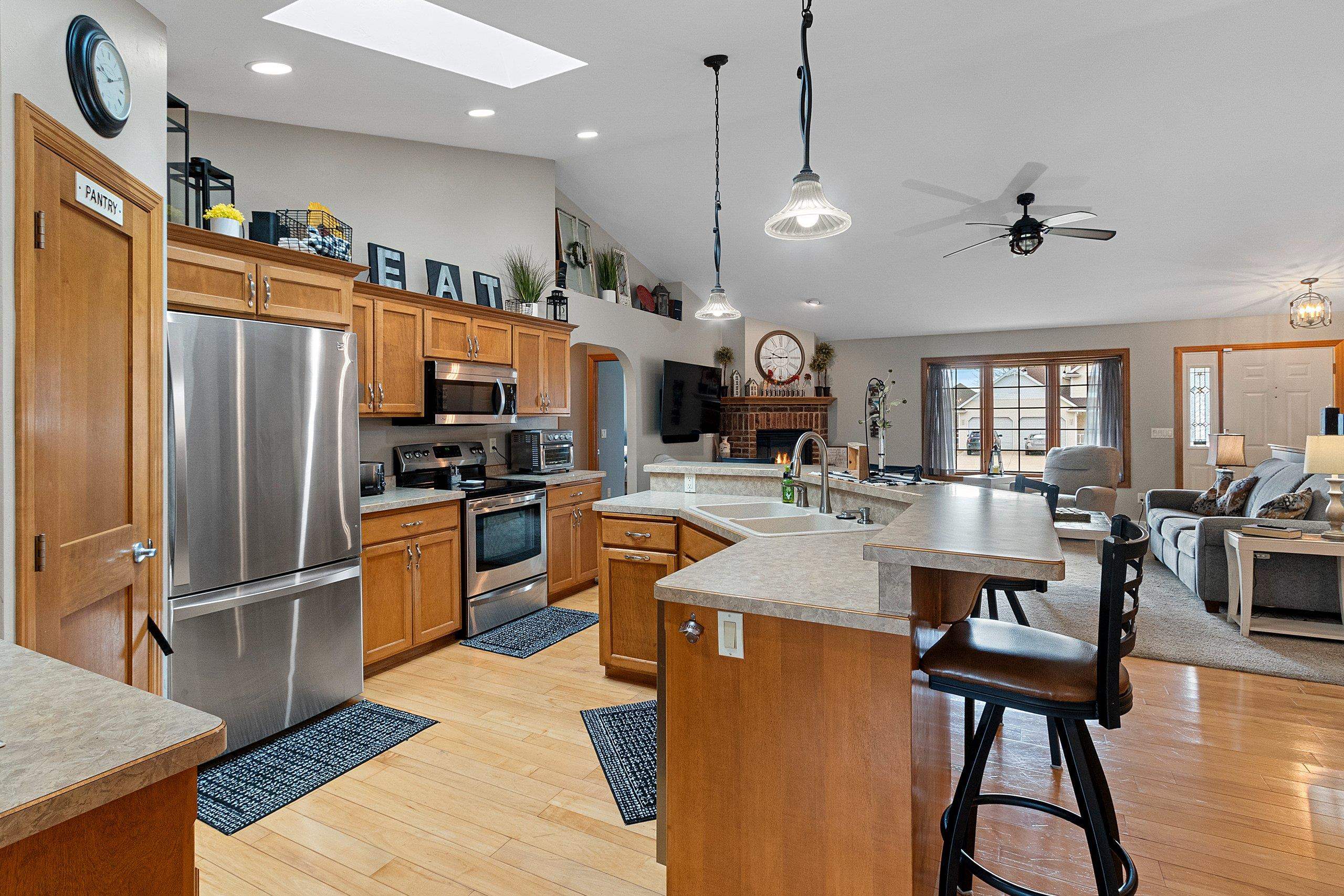 801 South Pinecrest Road Green Bay, WI 54313 - Photo 14 of 64