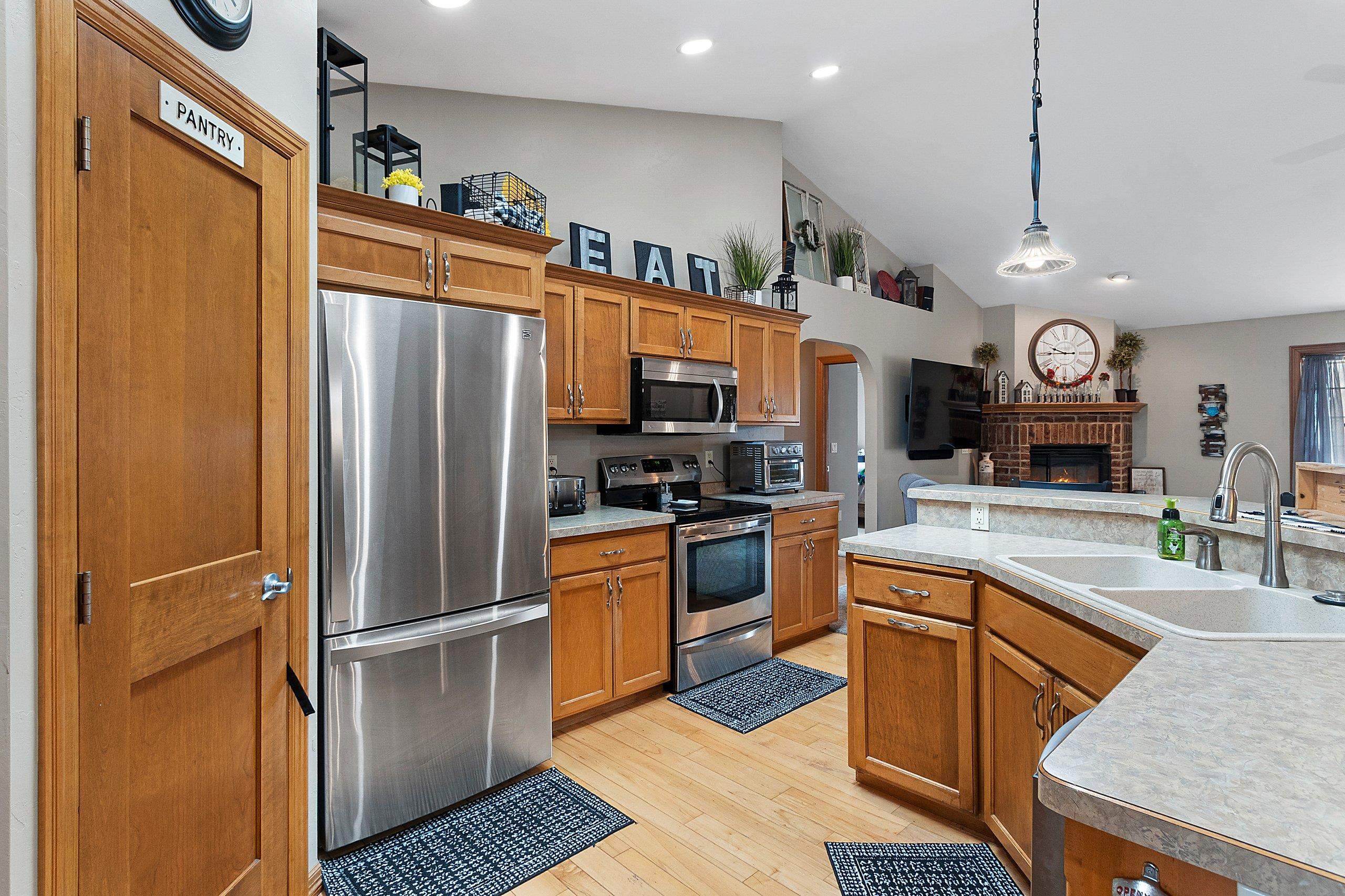 801 South Pinecrest Road Green Bay, WI 54313 - Photo 15 of 64