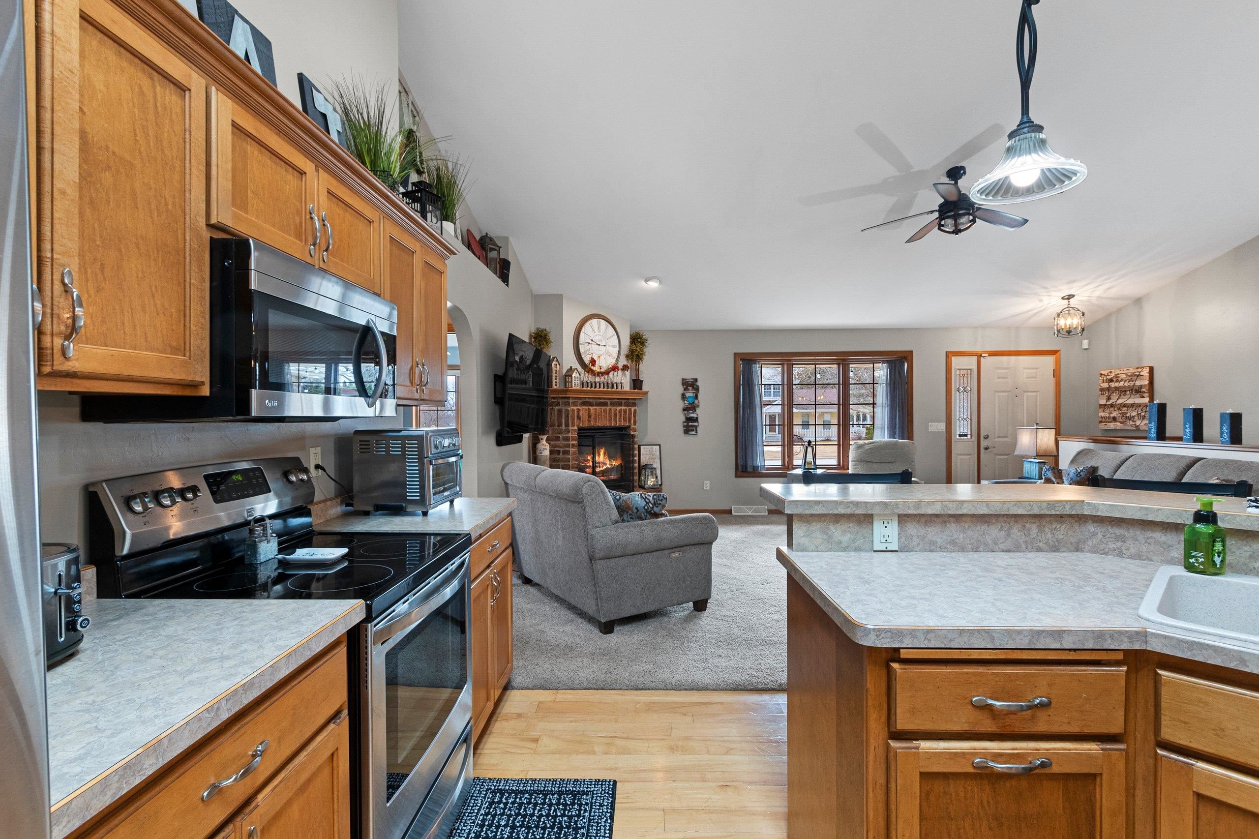 801 South Pinecrest Road Green Bay, WI 54313 - Photo 16 of 64