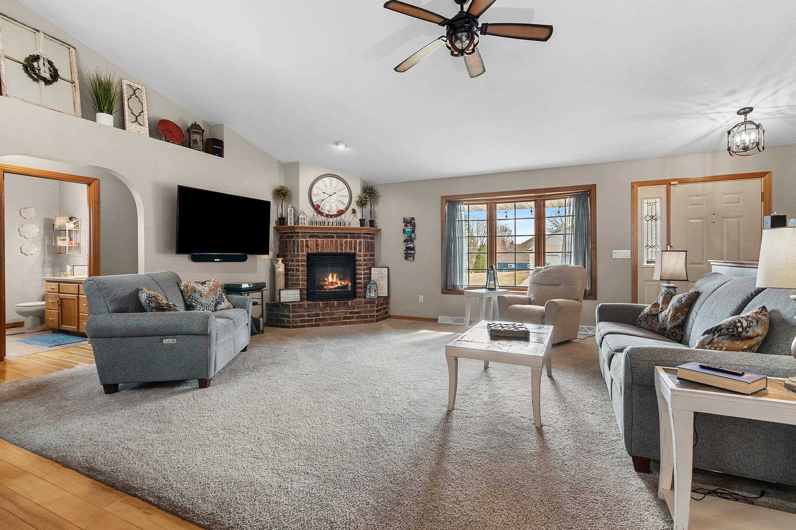 801 South Pinecrest Road Green Bay, WI 54313 - Photo 4 of 64