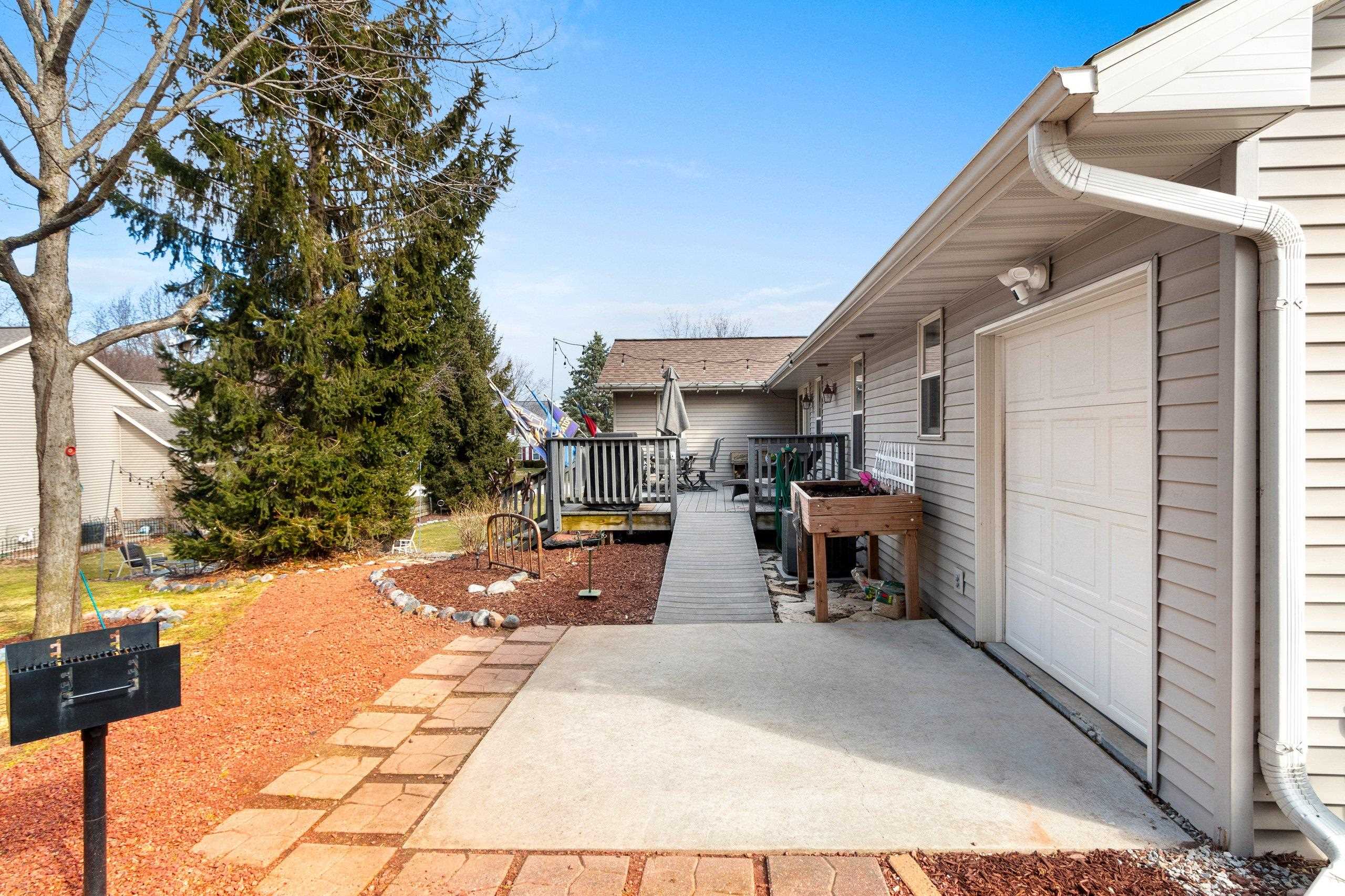 801 South Pinecrest Road Green Bay, WI 54313 - Photo 50 of 64