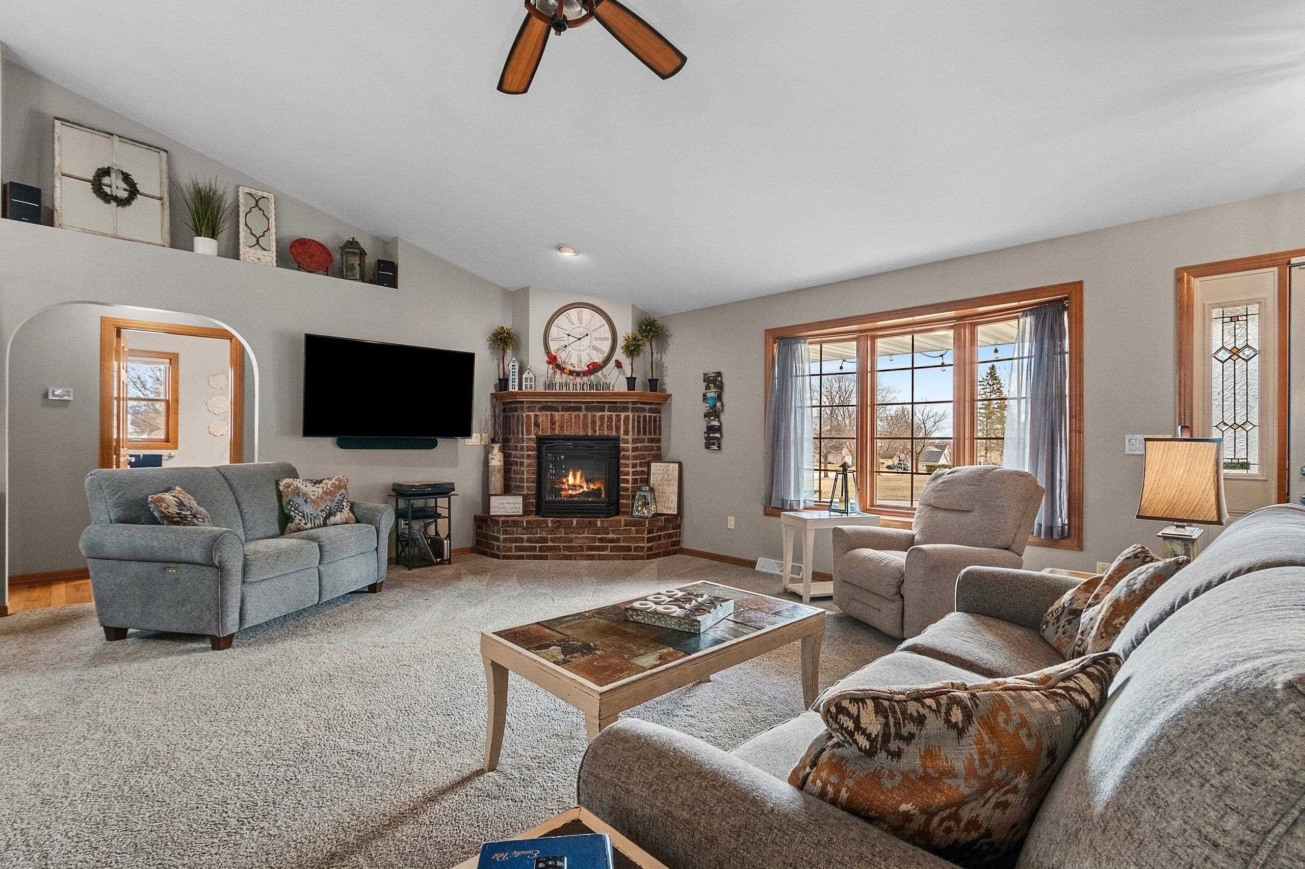 801 South Pinecrest Road Green Bay, WI 54313 - Photo 5 of 64