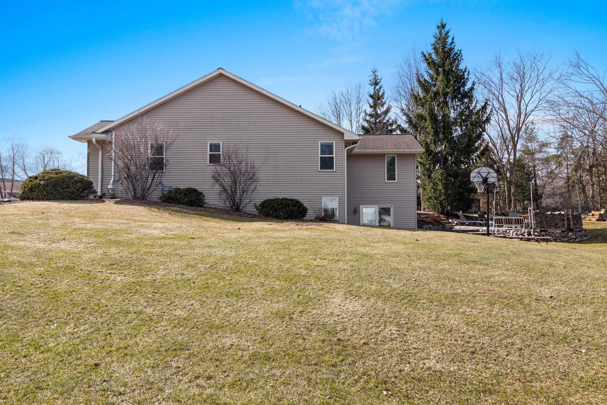 801 South Pinecrest Road Green Bay, WI 54313 - Photo 60 of 64