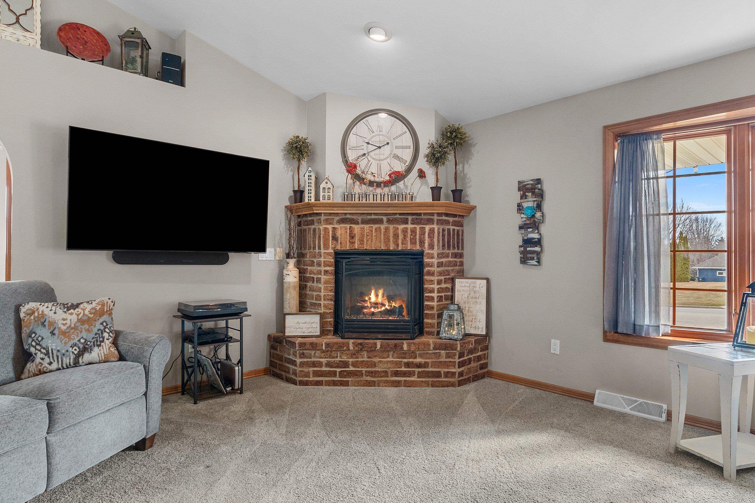 801 South Pinecrest Road Green Bay, WI 54313 - Photo 6 of 64