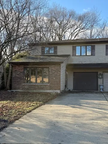 $389,900 | 306 Brookdale Drive, Unit A, Bloomingdale, IL 60108