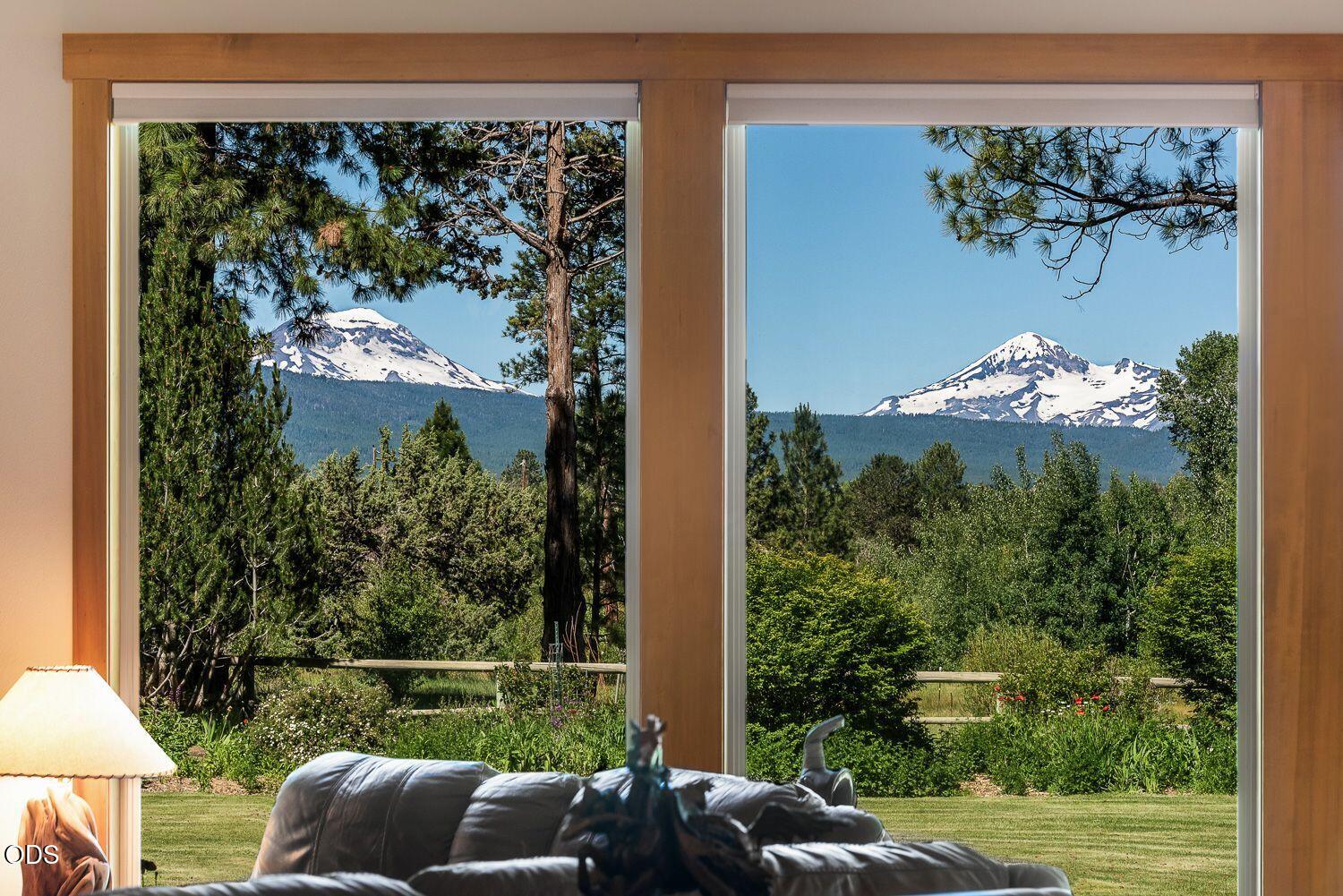 64464 Collins Road Bend, OR 97703 - Photo 12 of 58 Gallery Image 12